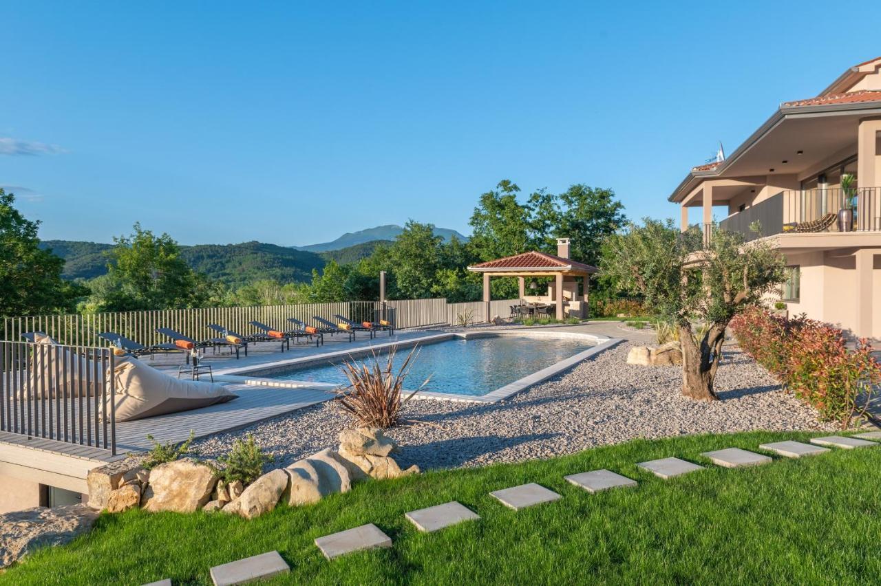 Luxury Villa Santa Cruz With Xl Pool And Jacuzzi Potpićan Dış mekan fotoğraf