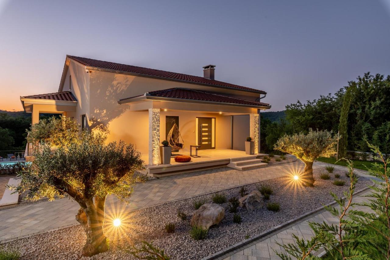 Luxury Villa Santa Cruz With Xl Pool And Jacuzzi Potpićan Dış mekan fotoğraf