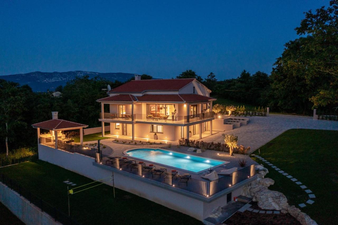 Luxury Villa Santa Cruz With Xl Pool And Jacuzzi Potpićan Dış mekan fotoğraf
