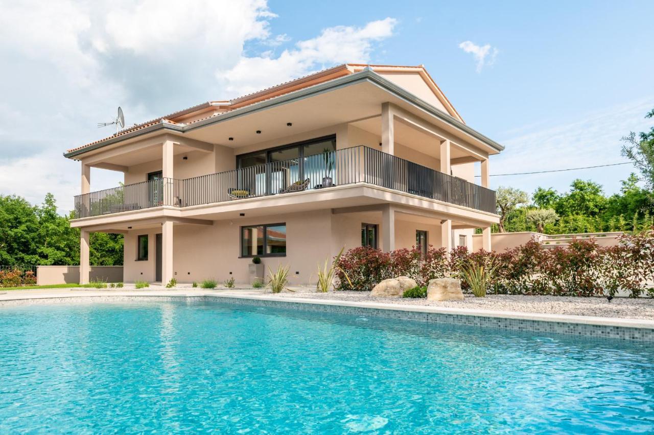 Luxury Villa Santa Cruz With Xl Pool And Jacuzzi Potpićan Dış mekan fotoğraf