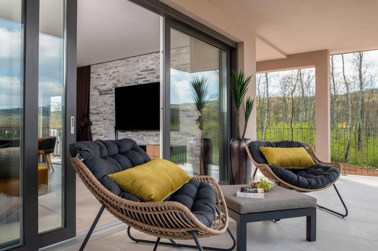 Luxury Villa Santa Cruz With Xl Pool And Jacuzzi Potpićan Dış mekan fotoğraf