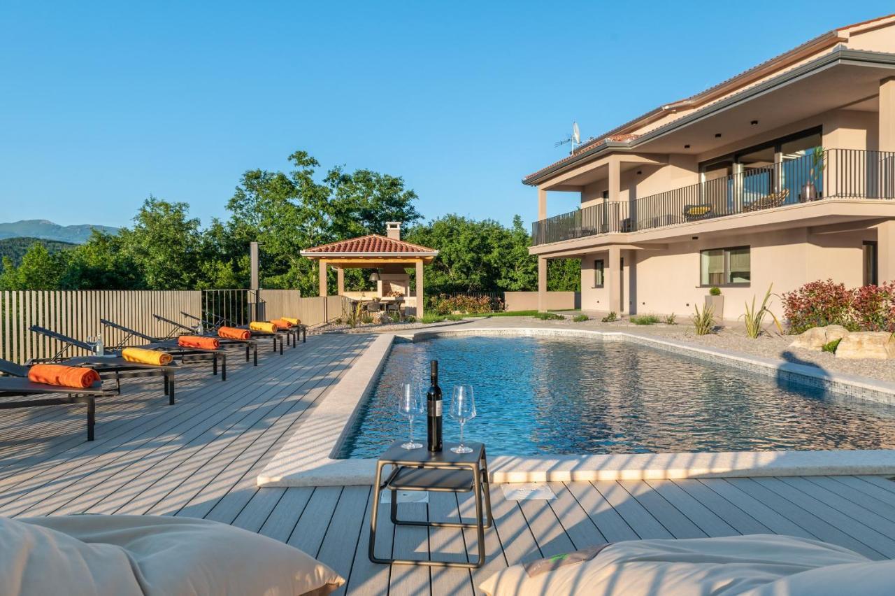 Luxury Villa Santa Cruz With Xl Pool And Jacuzzi Potpićan Dış mekan fotoğraf