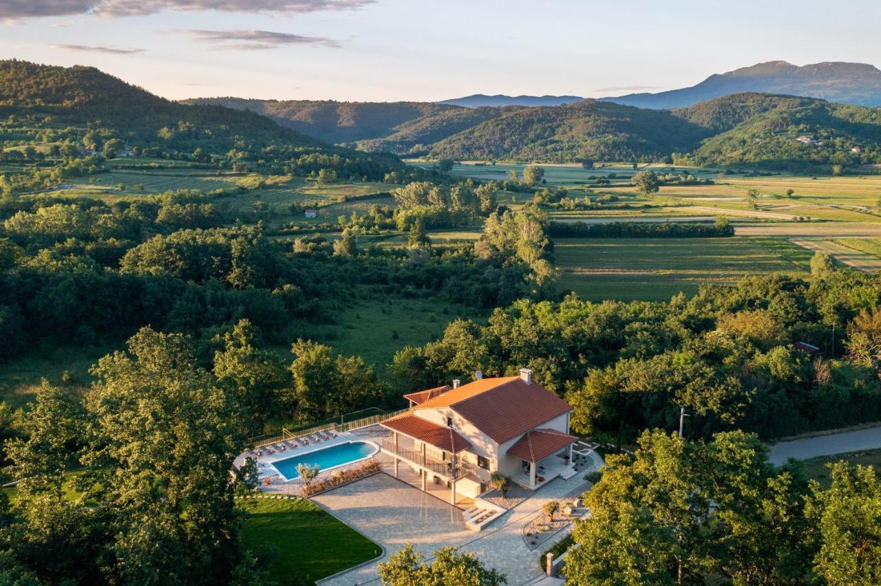Luxury Villa Santa Cruz With Xl Pool And Jacuzzi Potpićan Dış mekan fotoğraf