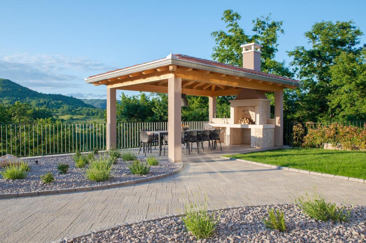Luxury Villa Santa Cruz With Xl Pool And Jacuzzi Potpićan Dış mekan fotoğraf